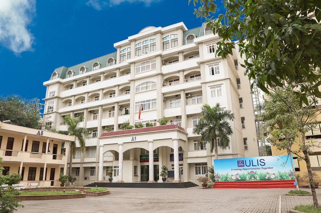 Top 10 trường đại học có điểm chuẩn cao nhất năm 2025