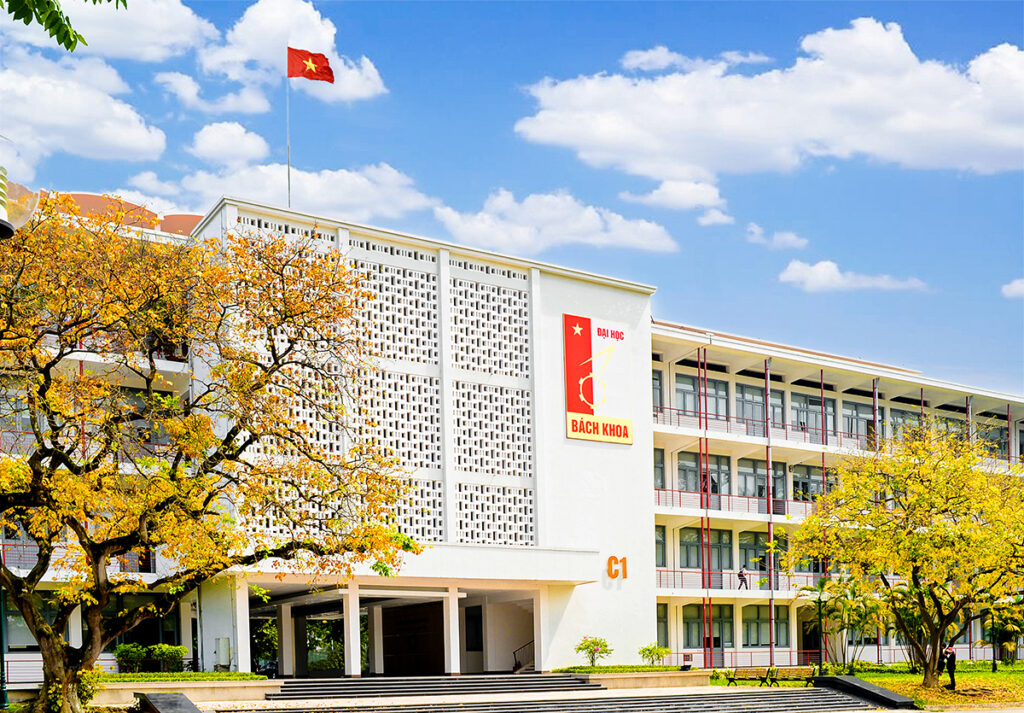 Top 10 trường đại học có điểm chuẩn cao nhất năm 2025