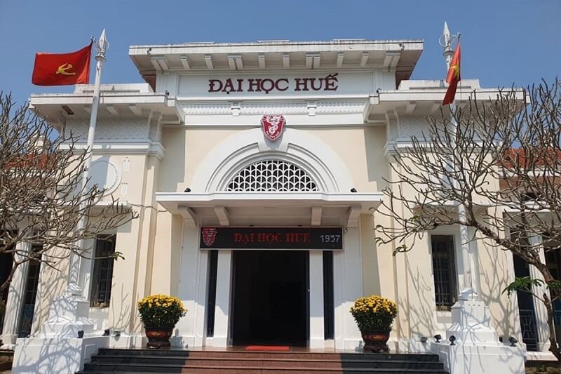 Top 10 trường đại học có điểm chuẩn cao nhất năm 2025